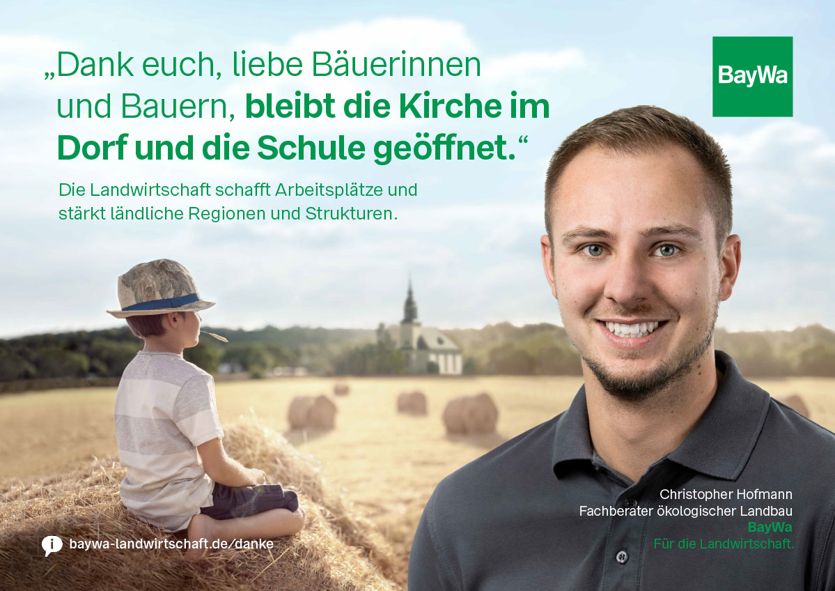 BayWa Danke-Kampagne – Testimonial-Motiv mit BayWa-Mitarbeiter und Sujet Kirchdorf, Composing und Fotografie: ZP Medienwerk