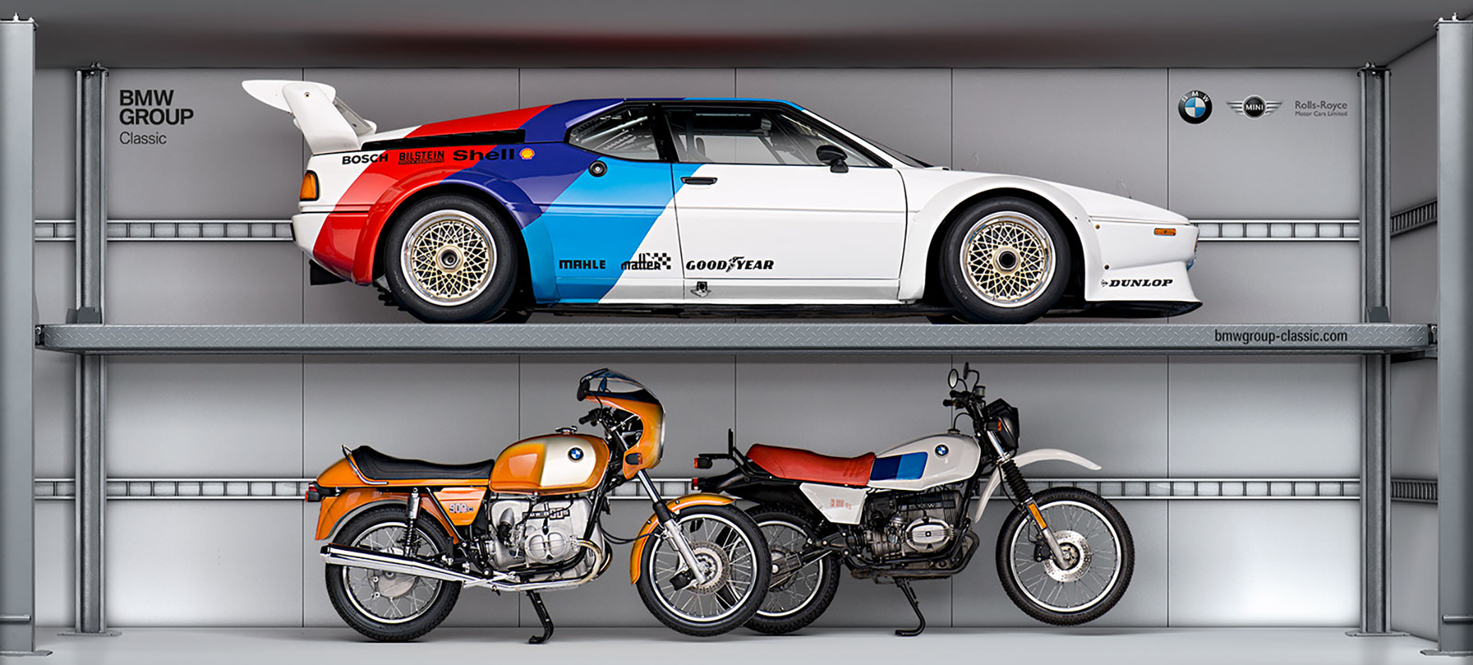 BMW Classic Truck Beklebung – fotorealistisches Composing mit BMW M1 Procar und klassischen BMW Motorrädern auf dem Truck-Gestell, 3D-Planung und Artwork: ZP Medienwerk