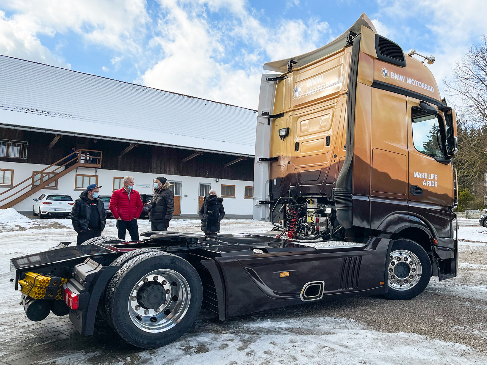 BMW Motorrad Roadshow Truck – Abnahmetermin mit Team von ZP Medienwerk und KMM Event bei der Produktionsstätte