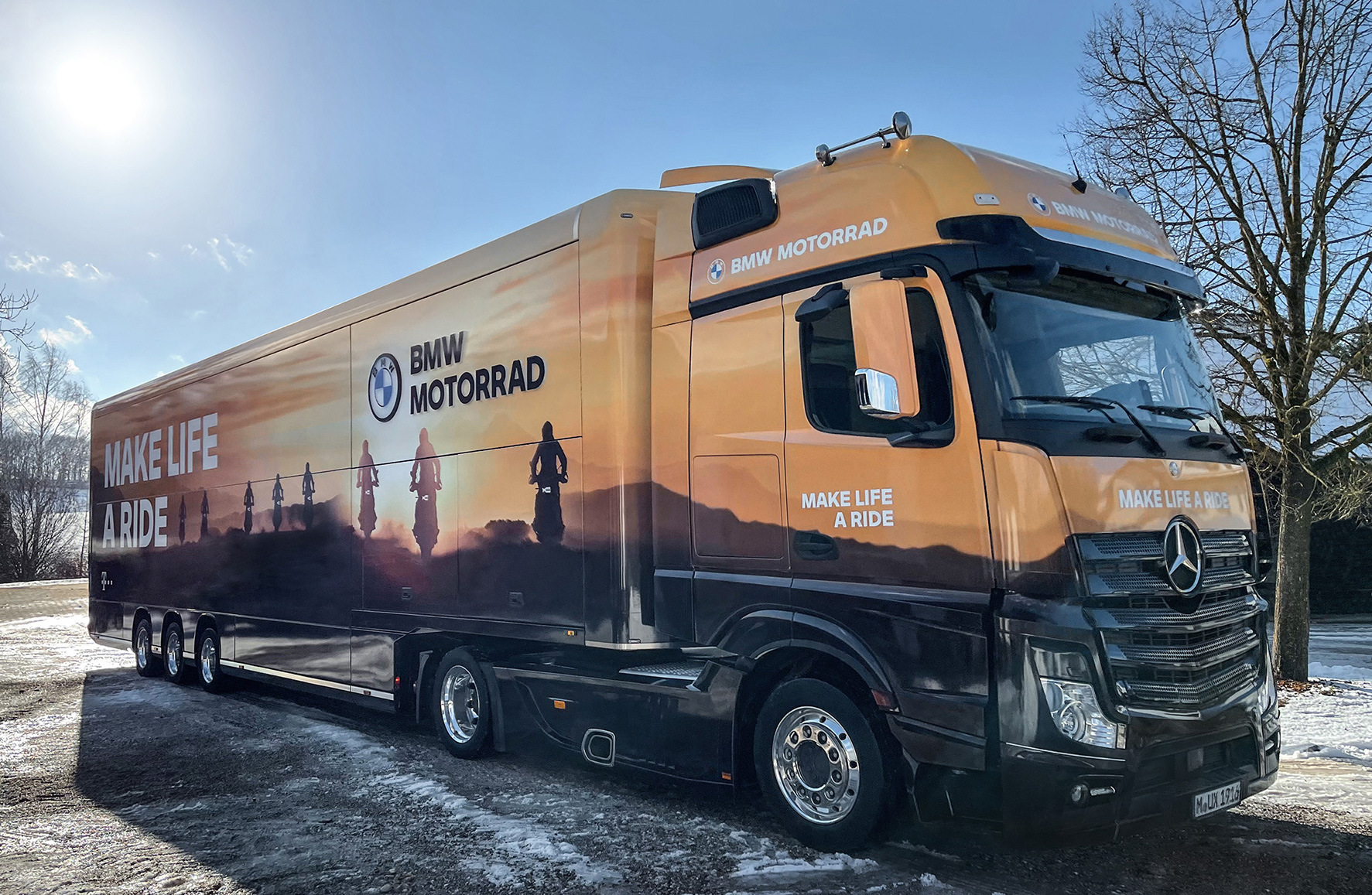 BMW Motorrad Roadshow Truck – vollflächige Fahrzeugbeklebung mit „Make Life a Ride" Kampagnenmotiv, Gestaltung und Produktion: ZP Medienwerk
