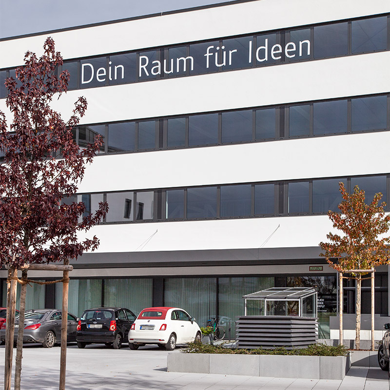 Fensterbeklebung und XXL-Außenwerbung für das Centro Tesoro München – Werbetechnik und Gestaltung von ZP Medienwerk