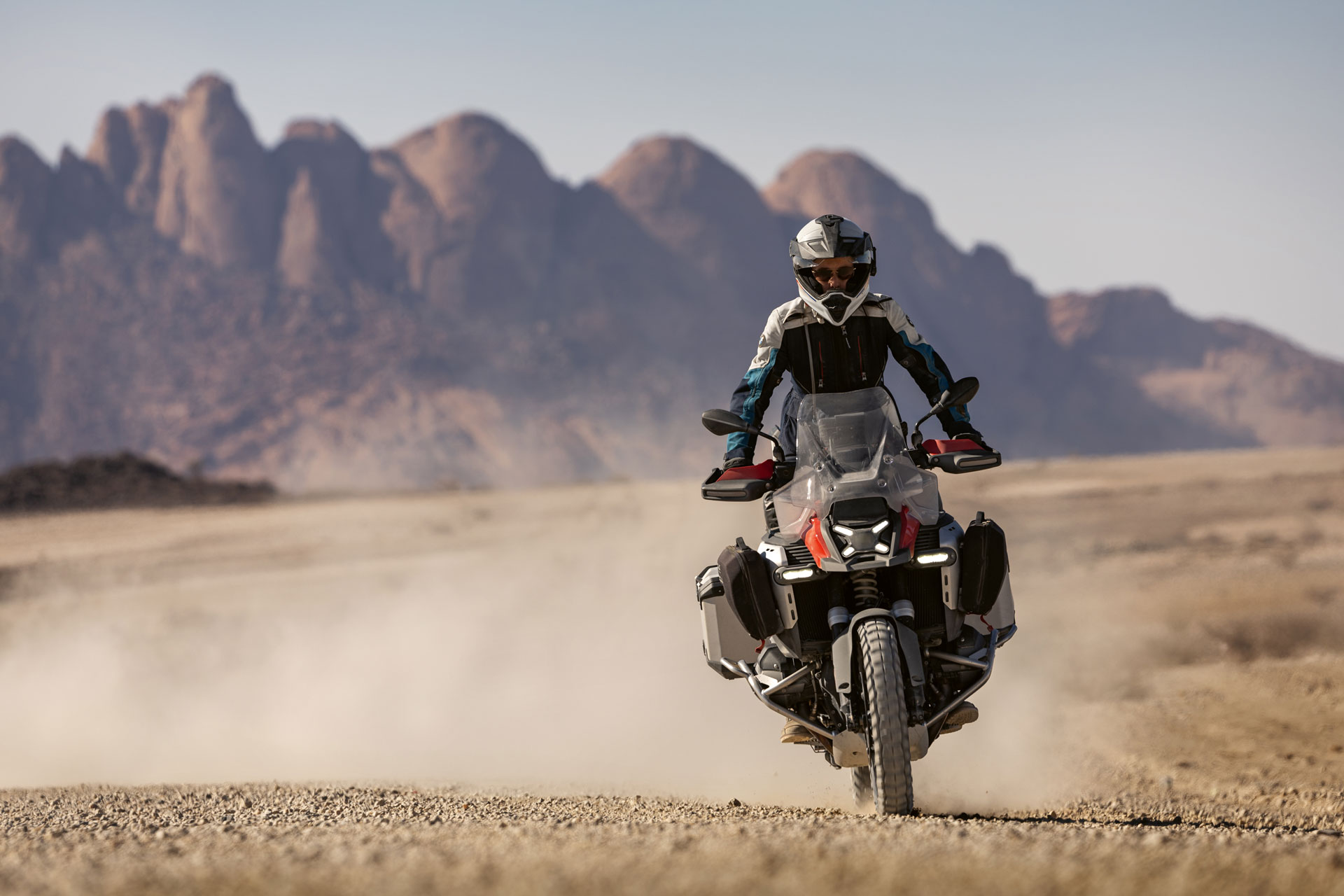 BMW Motorrad – Bildbearbeitung ZP Medienwerk BMW Motorrad – professionelle Bildbearbeitung und Retusche für internationale Werbekommunikation, ZP Medienwerk München